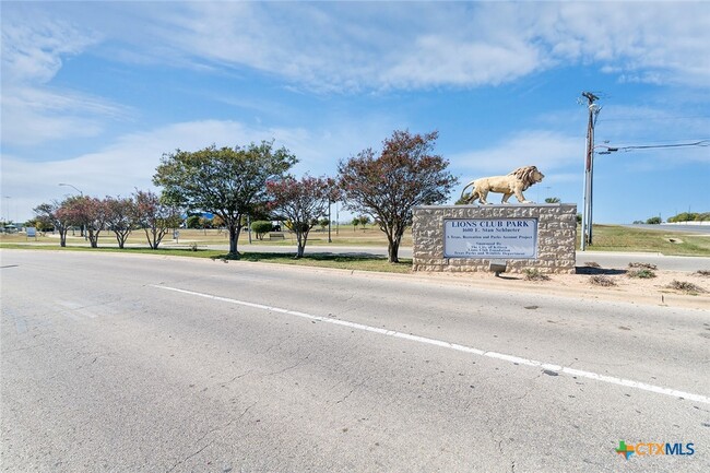 Building Photo - 1500 Bacon Ranch Rd