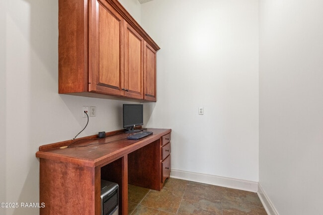Building Photo - 126 Onyx St
