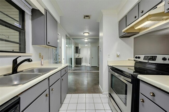 Building Photo - 8400 Jamestown Dr