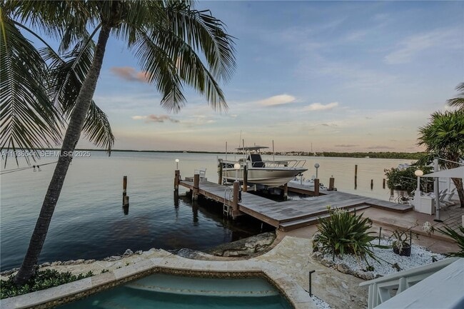 Building Photo - 16 North Dr