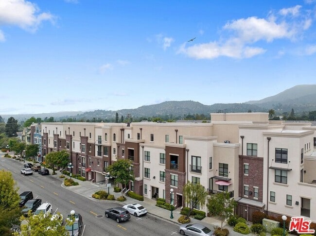 Building Photo - Colorado Commons