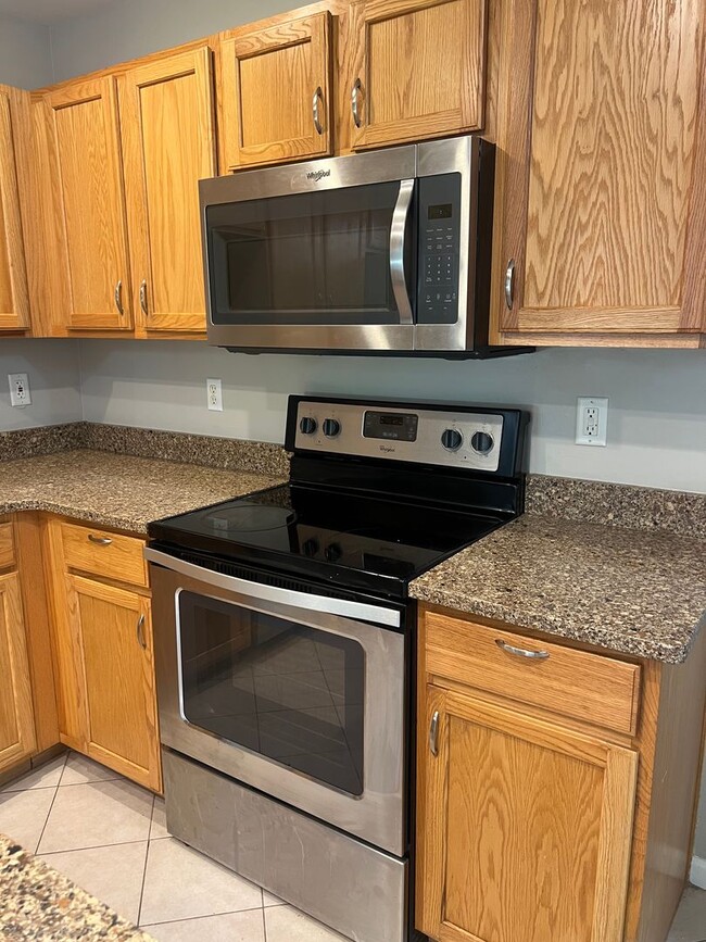 Building Photo - Townhouse in Townes at Buckwalter