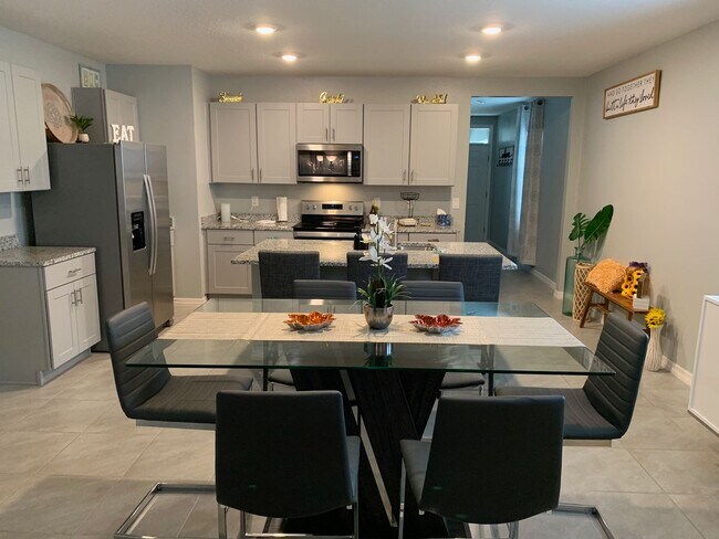 Building Photo - ALMOST NEW 3/2 HOME close to everything!!  BEAUTIFUL WITH LOTS OF UPGRADES!