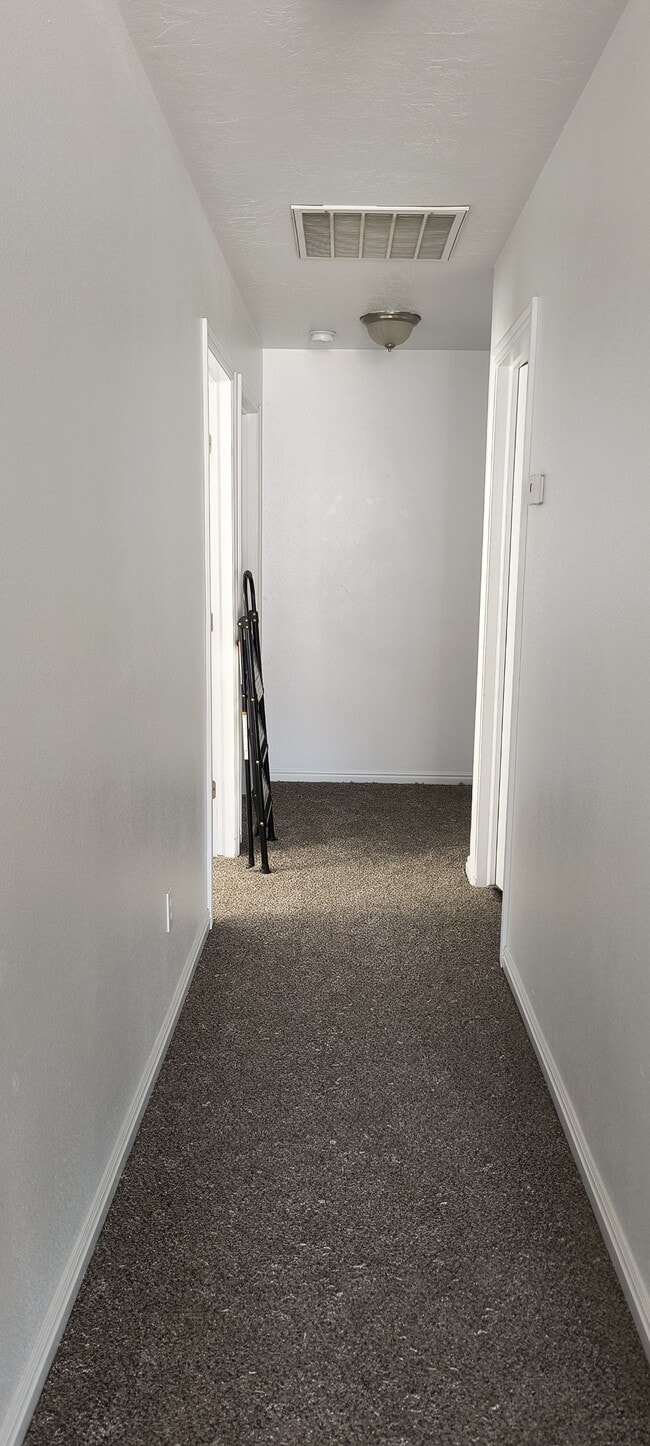 Building Photo - 1255 N 575 W