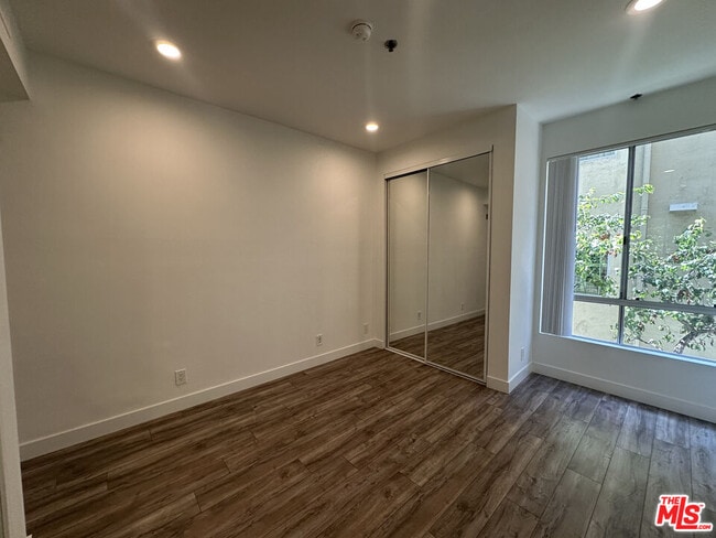 Building Photo - 8614 Burton Wy