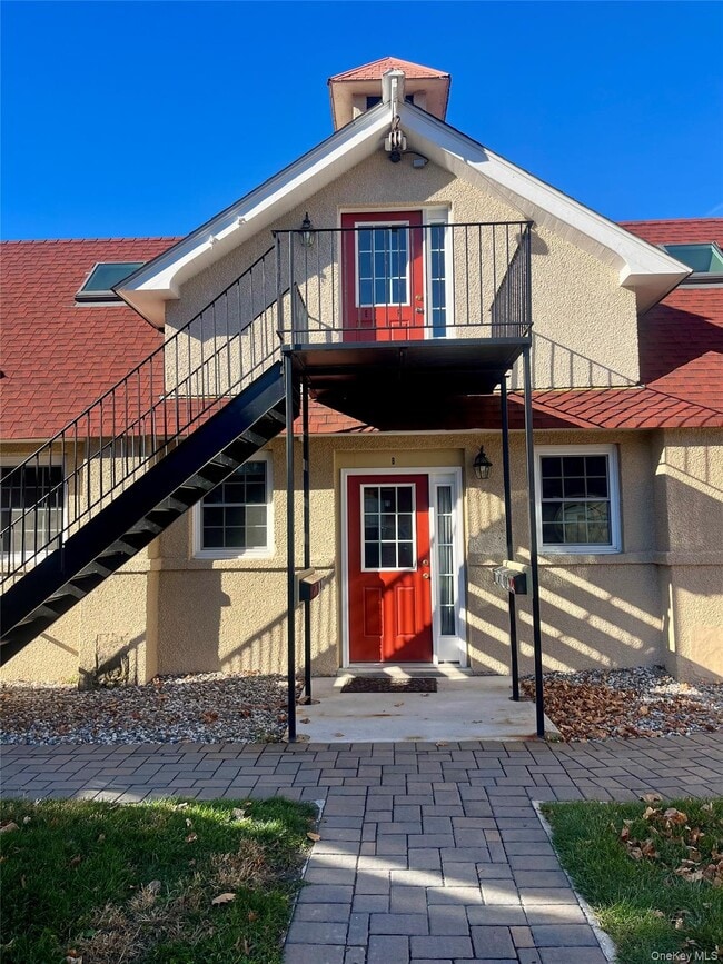 Primary Photo - 73 Webster Ave