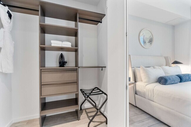 Building Photo - 398 NE 5th St