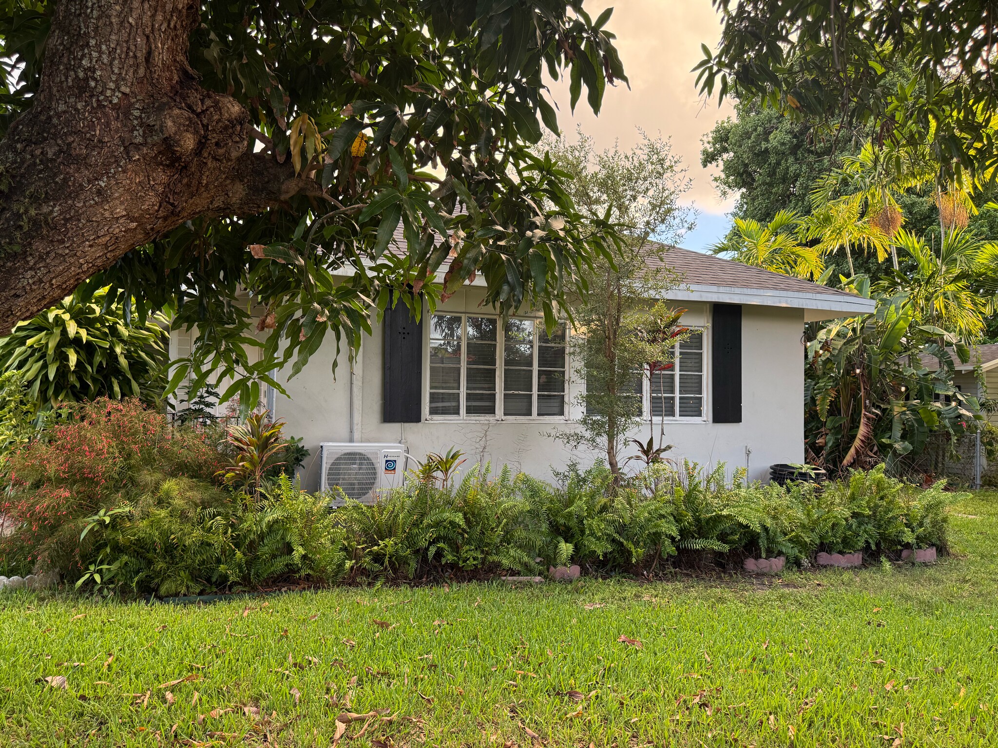 Building Photo - 934 SW 8th Ct