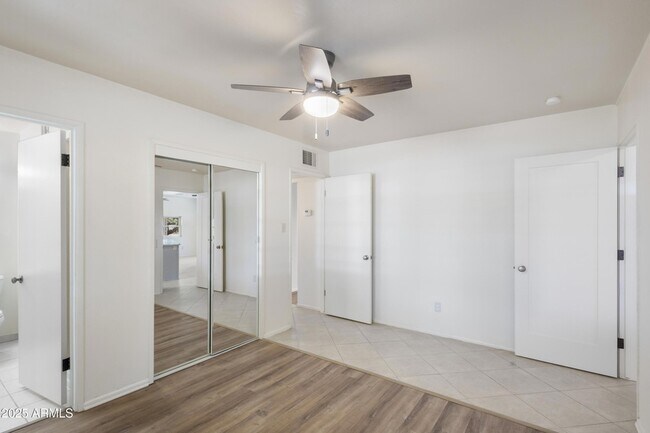 Building Photo - 5742 N 12th Pl
