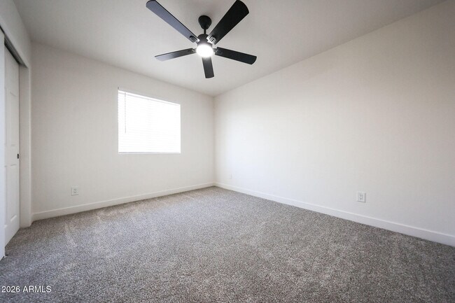 Building Photo - 558 S Lesueur