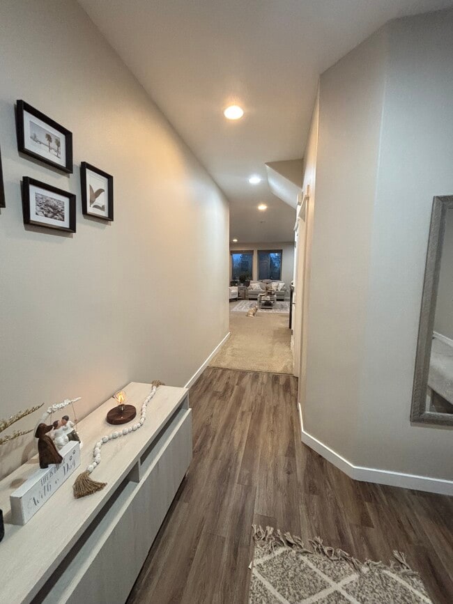 Building Photo - 5909 NE 38th Ct