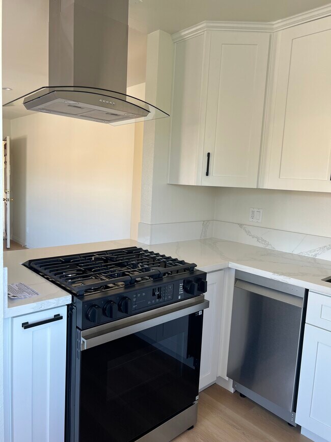 Building Photo - 419 S Verdugo Rd