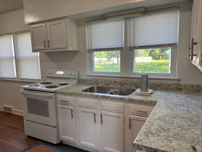 Building Photo - 2 bedroom house in Waterloo