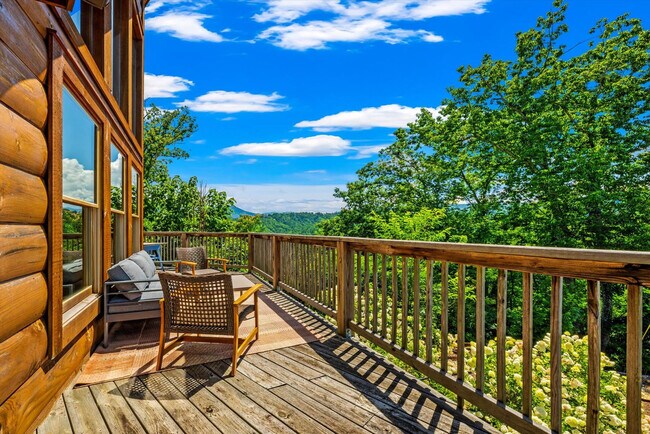 Building Photo - 208 Tunnel Ridge Dr