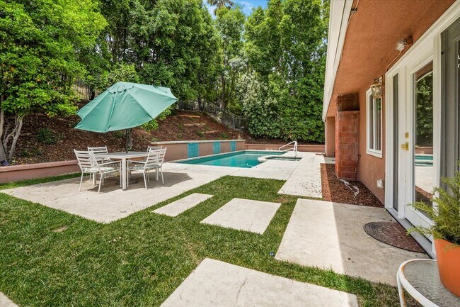 Building Photo - 7365 Pomelo Dr
