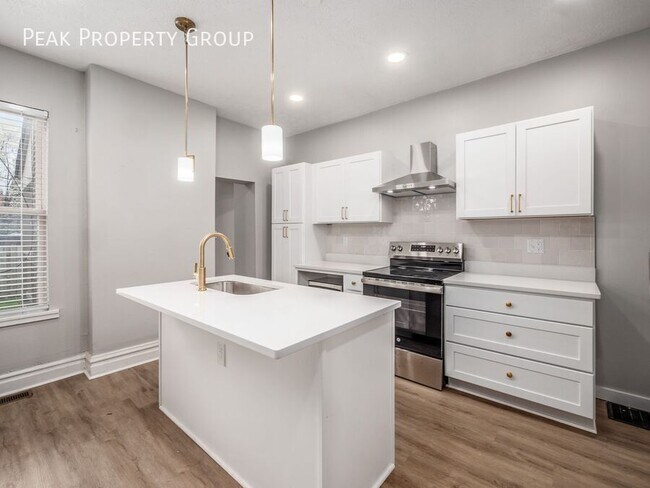 Building Photo - 419 E Mithoff St