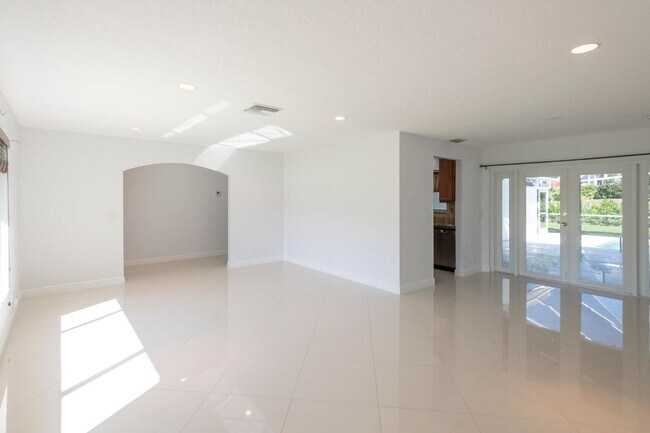 Building Photo - 2289 Windsor Rd