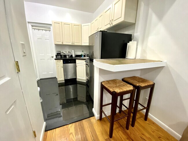 Building Photo - 310 E 103rd St