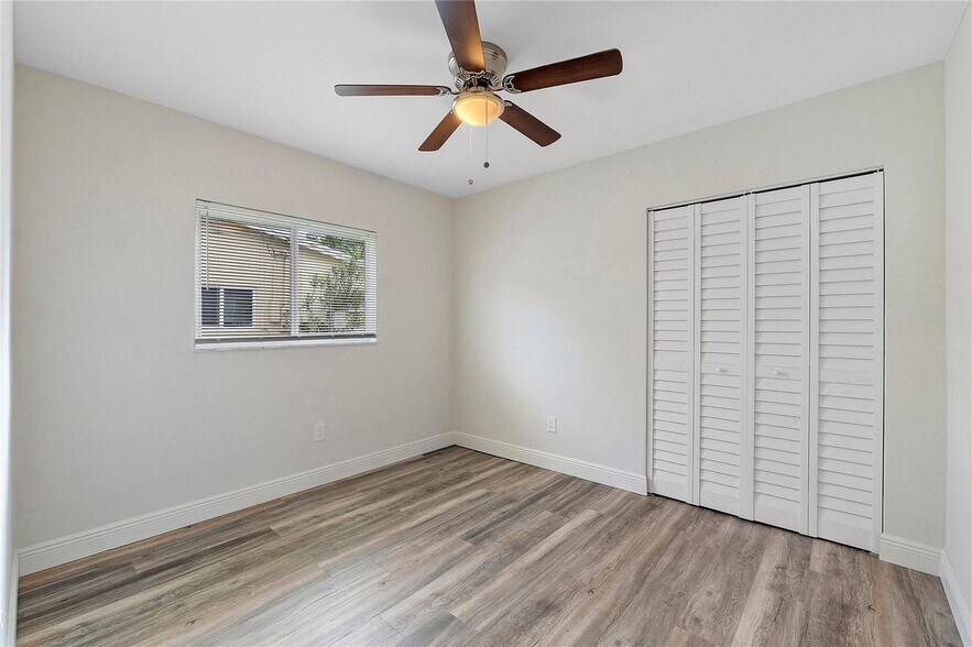 Building Photo - 6870 SW 18th Ct