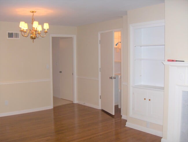 Building Photo - 25 Hadley Ave