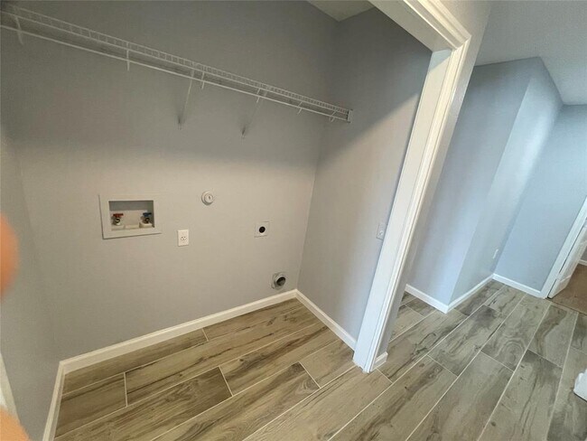Building Photo - 3401 Sand Dunes Ave