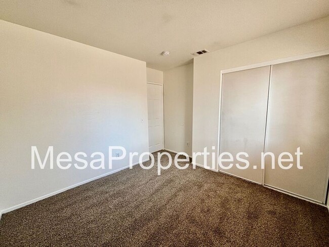 Building Photo - 15307 Ross Dr