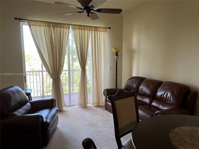 Building Photo - 3500 Oaks Clubhouse Dr