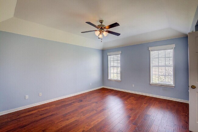 Building Photo - Updated 3 Bedroom Home with a Barn on 2.5 Acres!