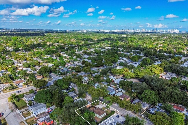 Building Photo - 13590 NW 5th Ave