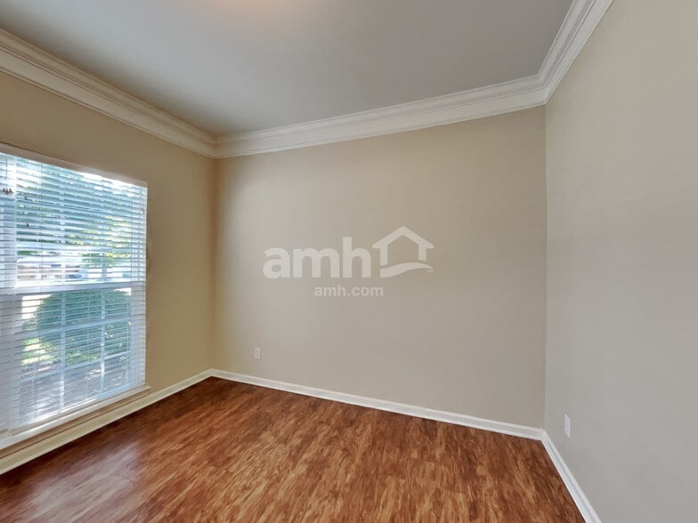 Building Photo - 136 Heywatchis Dr