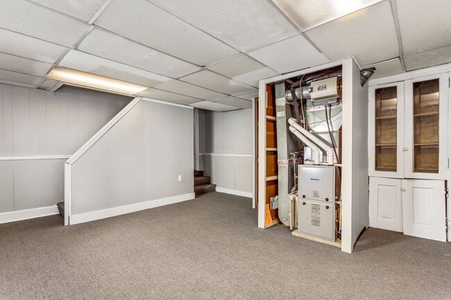 Building Photo - Updated House for Rent in Carrick!