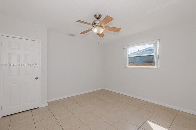 Building Photo - 621 N 70th Way