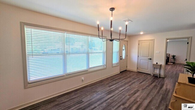 Building Photo - 923 Fortune Dr