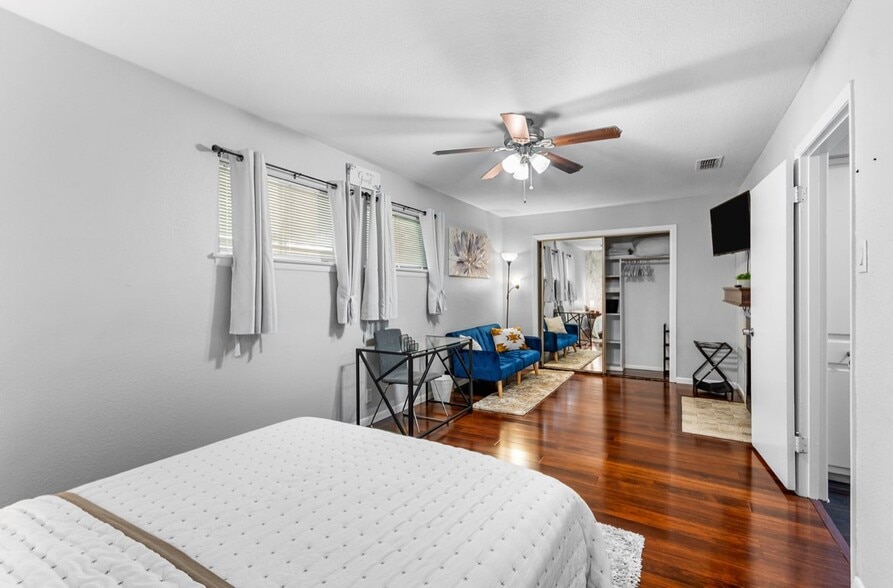Building Photo - 1703 Monaco Dr