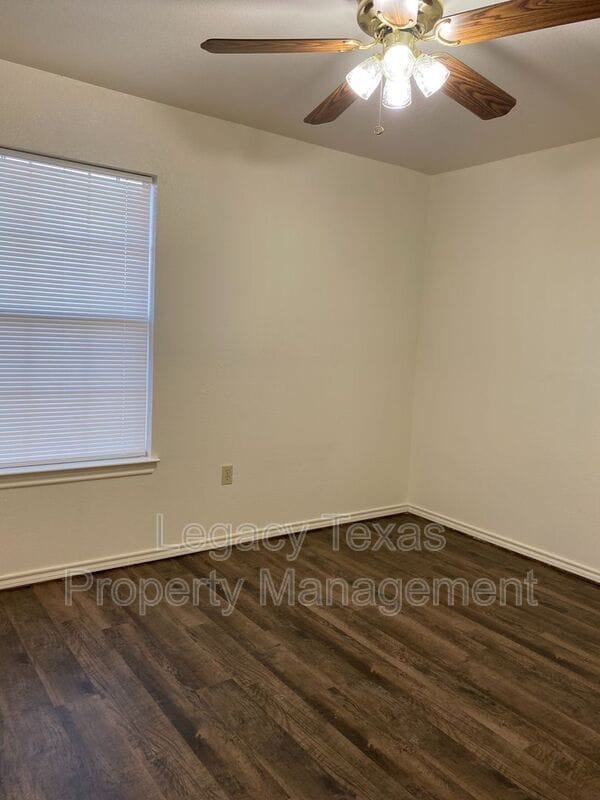 Building Photo - 1110 Williams Ave