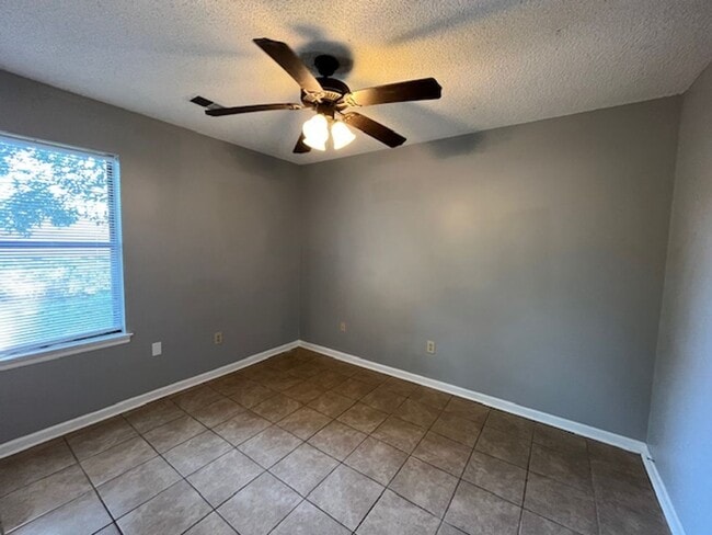 Building Photo - Renovated 3 Bedroom 2 Bath Home for Rent!!