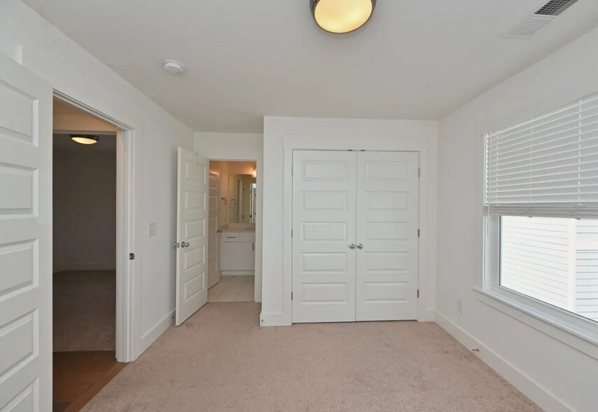 Building Photo - 422 Creative Way