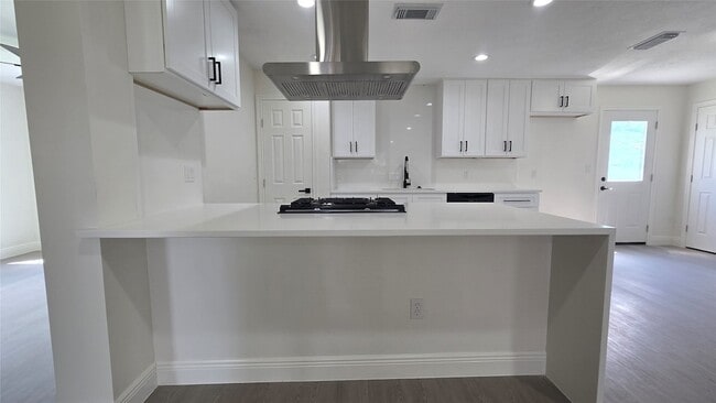 Building Photo - 10101 Bamboo Rd