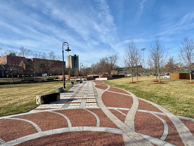 Building Photo - 35 Riverwalk Way