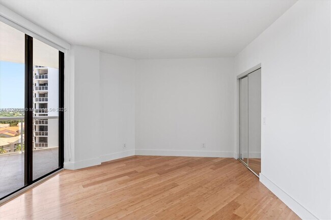 Building Photo - 3610 Yacht Club Dr