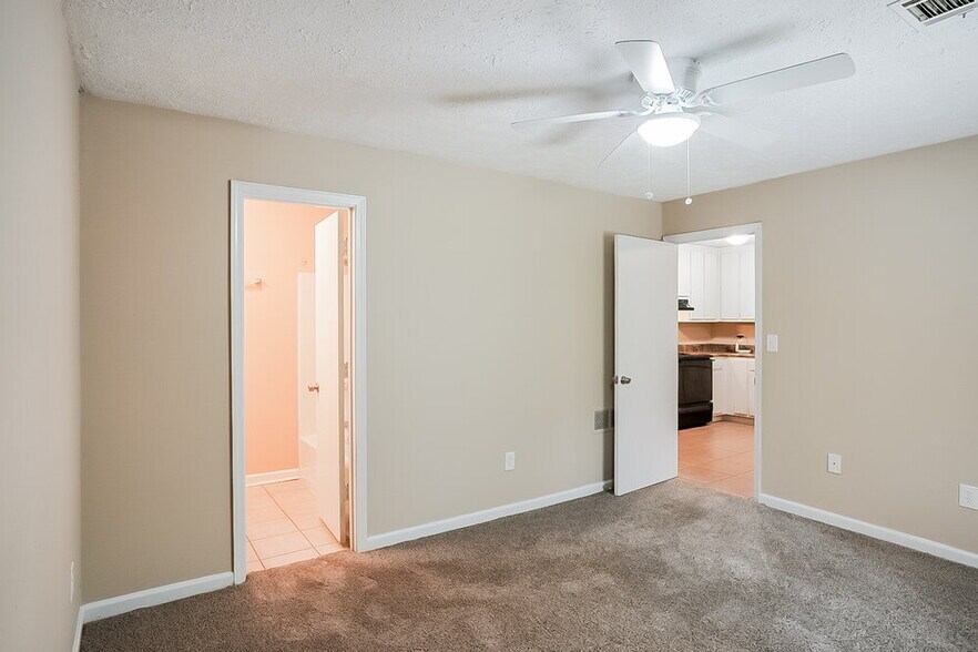 Building Photo - 8375 Warren Dr