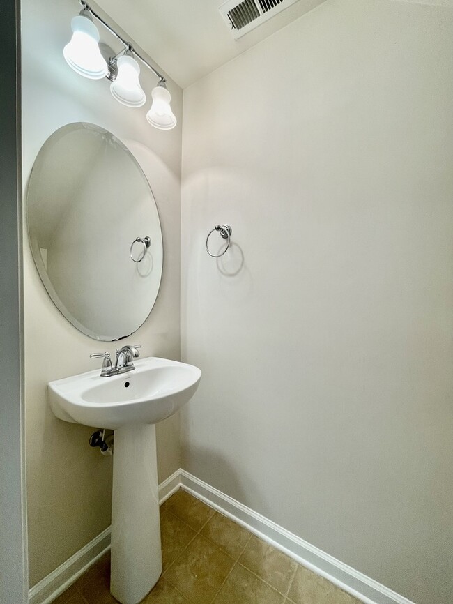 Building Photo - 1513 Corwith Dr
