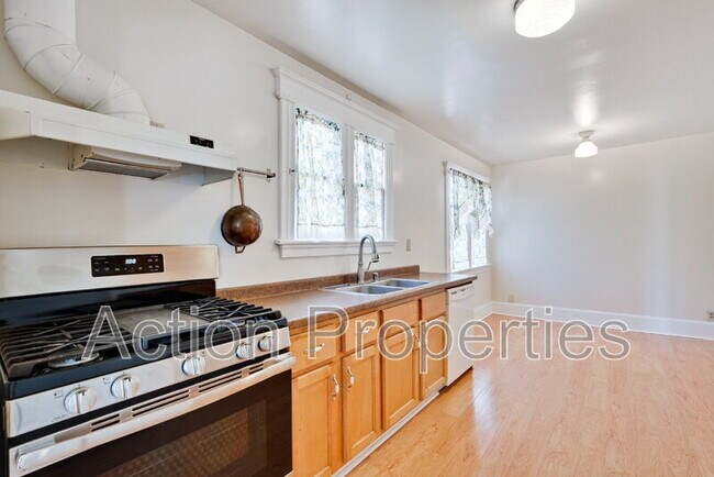 Building Photo - 1610 California St