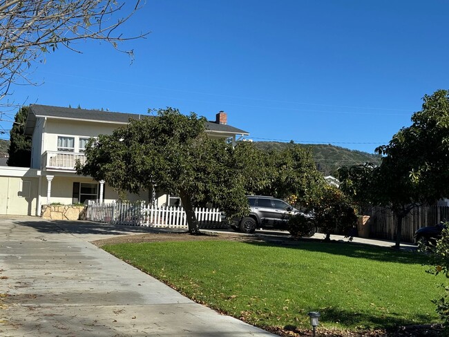 Building Photo - L0016 A &amp; B