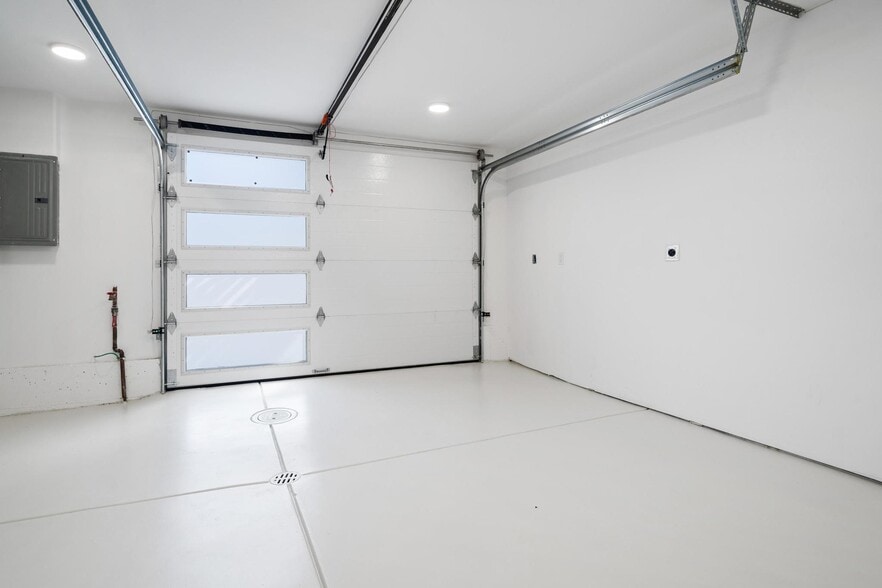 Building Photo - 1815 35th Ave