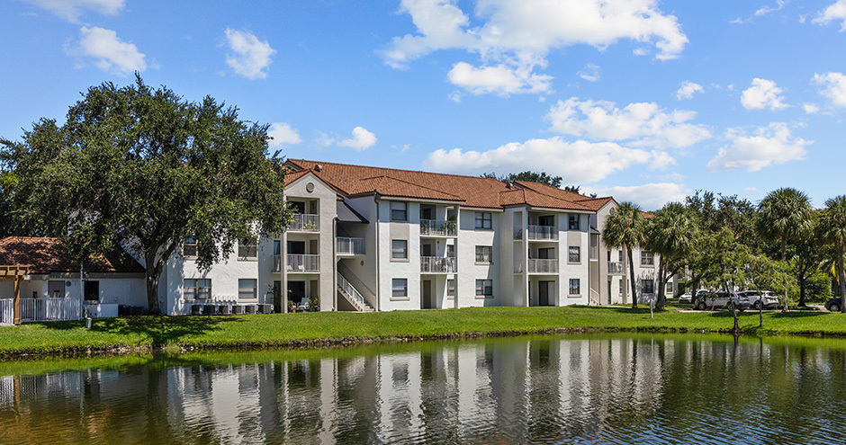 Building Photo - La Vue at Emerald Pointe Apartments