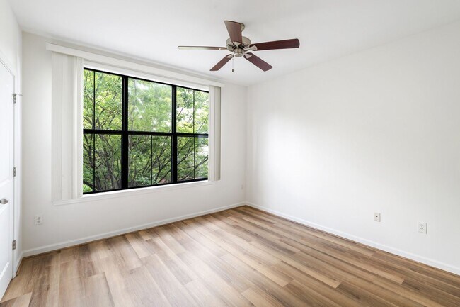 Building Photo - 1BR, 1Ba Condo in Walker Square