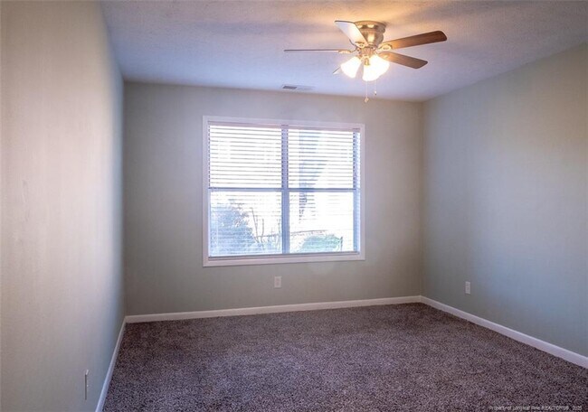 Building Photo - 667 Bartons Landing Pl