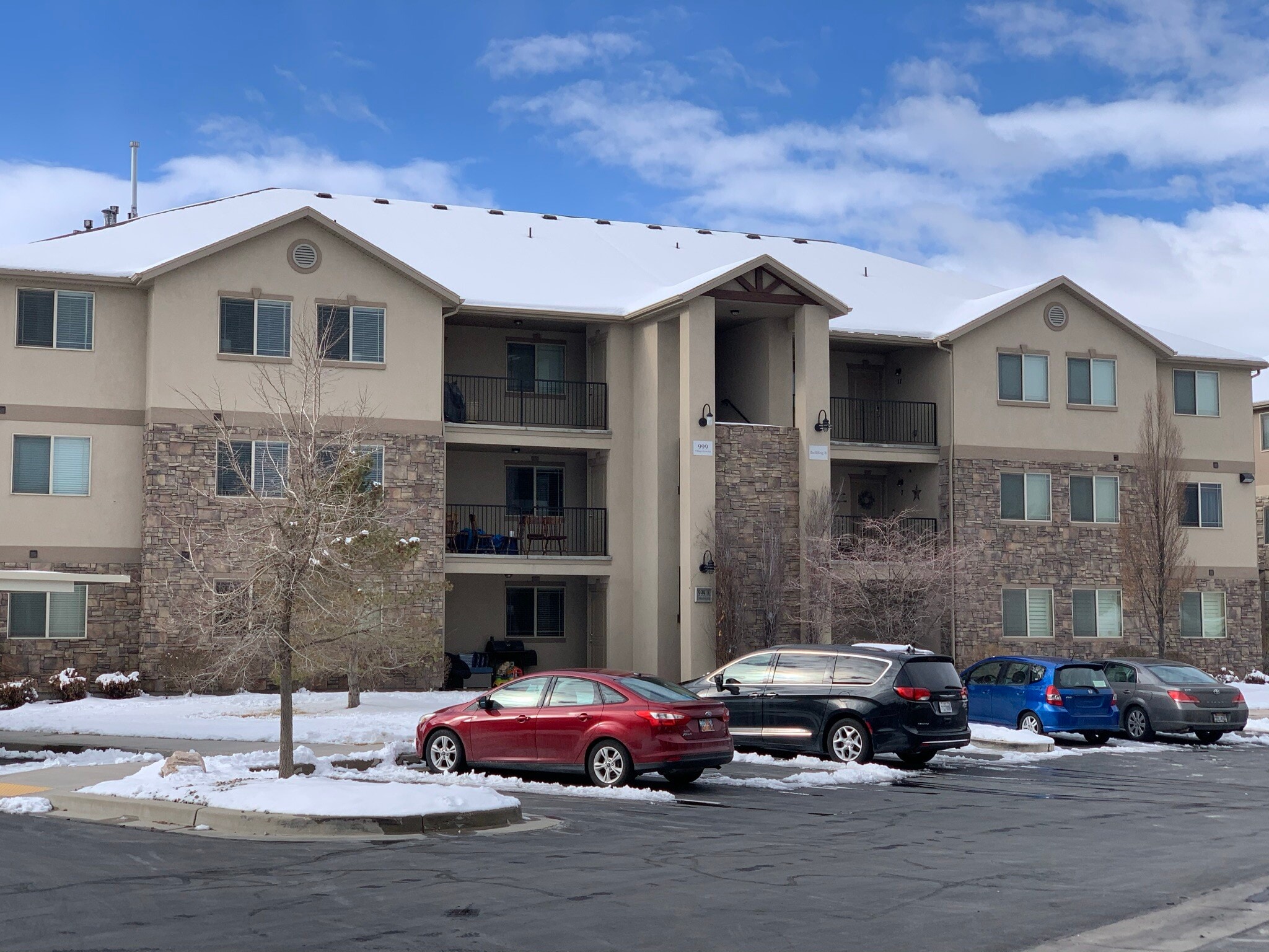 Building Photo - 999 Village River Ln