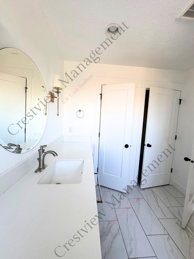 Building Photo - 4883 N Nile Dr